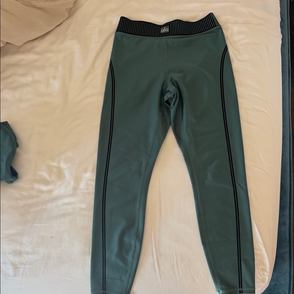 ALO Yoga Kids Green Leggings with Black Trim